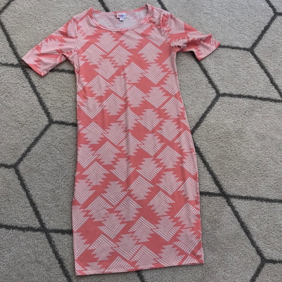 LuLaRoe Dresses & Skirts - LuLaRoe Julia 💗